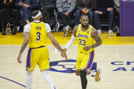 LeBron James, envisage de quitter les Los Angeles Lakers, les conditions de la superstar de la NBA pour sa nouvelle équipe